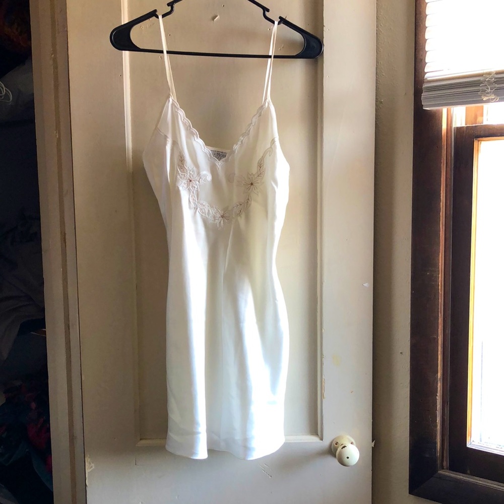 Val Mode vintage slip. Size s